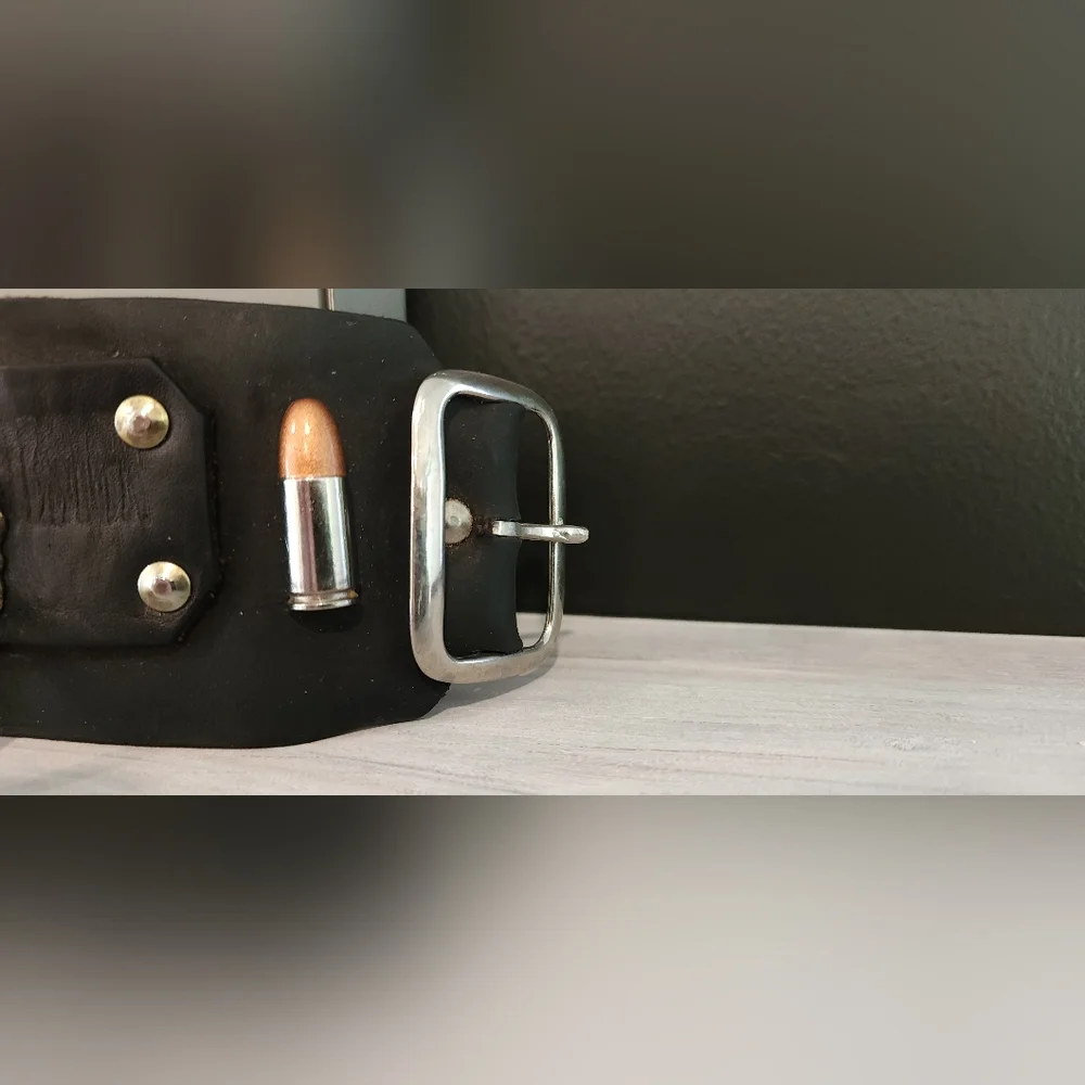WRISTBAND – Leather, black/brass, lion doorknocker, buckle closure, 9.75